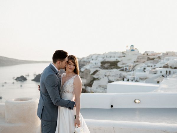 Micro-wedding in Santorini