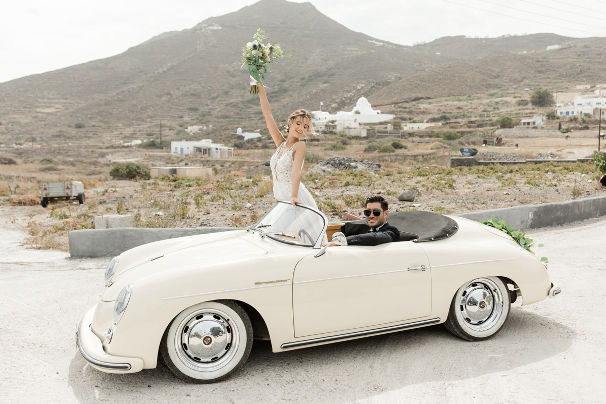 a_silver_crescent_elopement_in_Santorini_Vintage-car.jpg