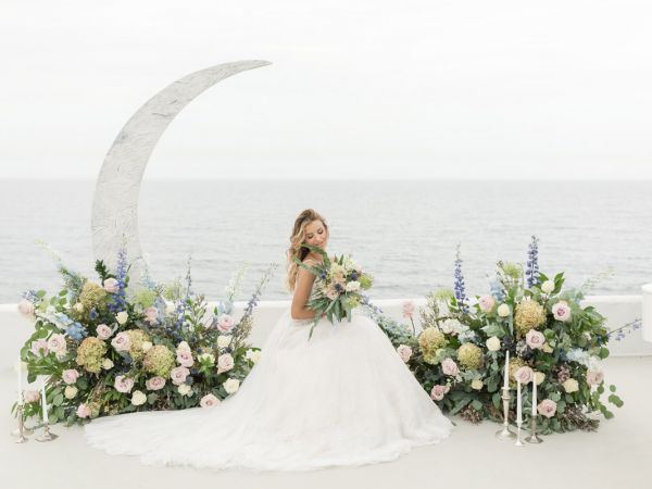 A silver Crescent elopement in Santorini