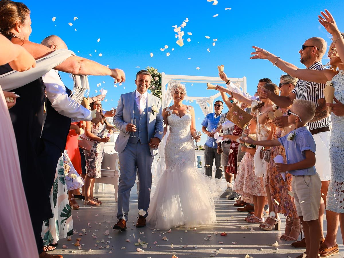 8 Reasons Why Santorini is a Spectacular Wedding Destination